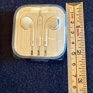 Apple White EarPods with Remote and Mic
